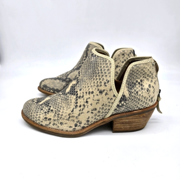 Lucky Brand Basel Ankle Boots Booties 8.5M Gray Snake Print Suede Leather Zip - Picture 1 of 7